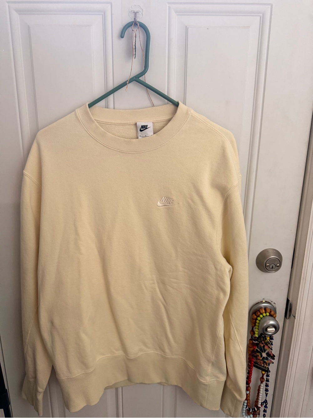 Nike Men’s Crewneck Sweatshirt in Pale Yellow/Cream